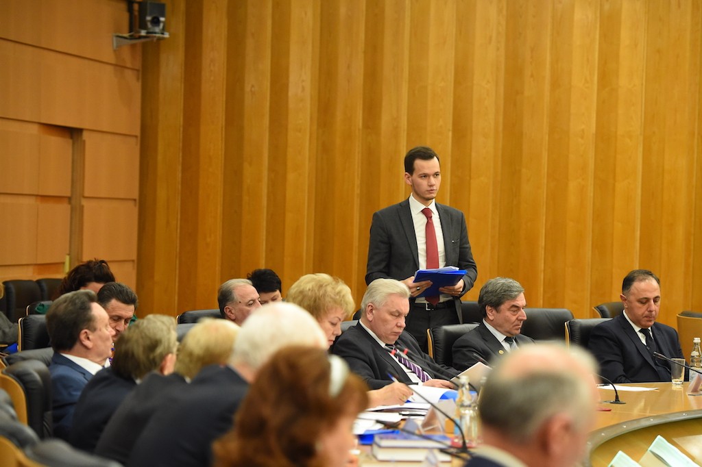 Иванов И.Г. выступает с докладом о деятельности Союза юристов Чувашии перед членами Координационного совета Международного союза юристов, 2016 год.
